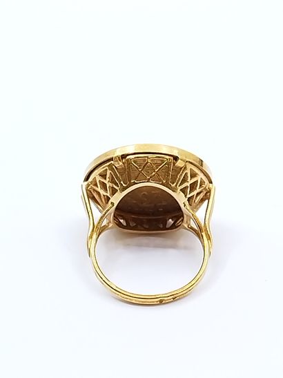 BAGUE en or jaune 750° ornée d'une pièce...
