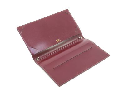 
HERMES




Porte-chéquier en cuir bordeaux




Dans...