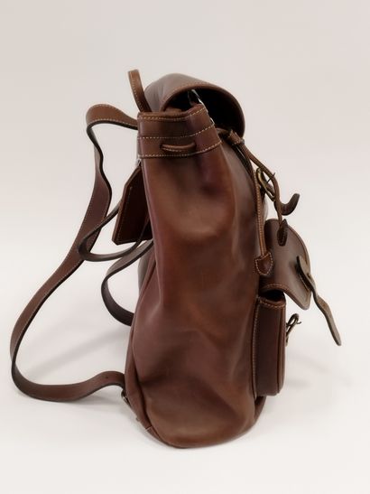 MANFIELD

Sac à dos en cuir marron, surpiqûre...