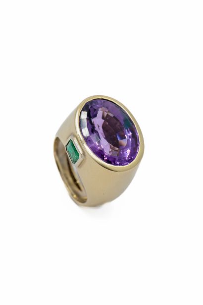 BAGUE en or jaune amati 750° ornée d'une...