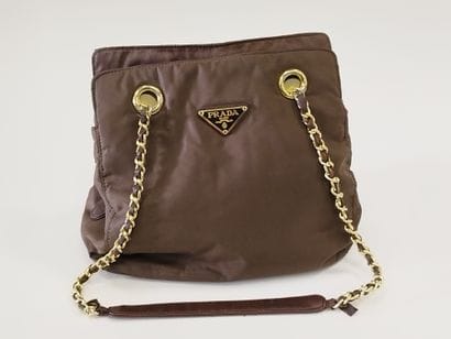 
PRADA MODELE Triango




Sac à bandoulière...