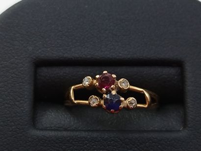 
Yellow gold ring 750° decorated with roses...