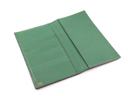 HERMES

Porte-carte en cuir grainé vert

Dans...