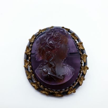 
BROCHE en métal et vermeil ornée d'un camée...