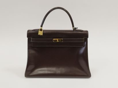 HERMES Kelly 32

Sac à main en cuir marron

Garnitures...
