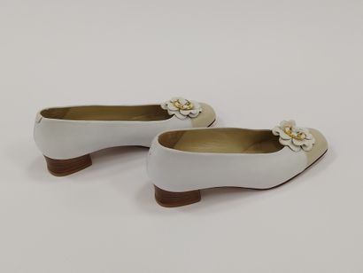 
P VERDI




Paire de ballerines en cuir...