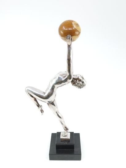 MAX LE VERRIER (1891-1973)

Joueuse au ballon

Sphère...
