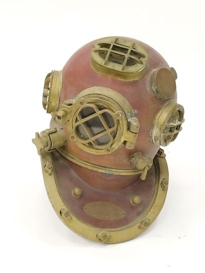 CASQUE DE SCAPHANDRE AMERICAIN MARK V

Date...