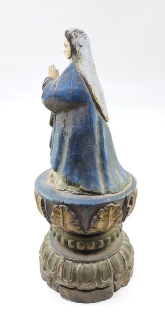 VIRGIN in wood carved in the round, polychromed...