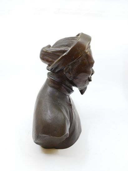 VIETNAM 20th century

Bust in bronze with...