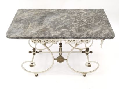 BUTCHER'S TABLE

Cast iron belt with openwork...