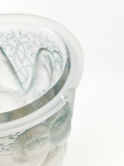 R.LALIQUE (1860-1945)

Vase Ceylan à décor...