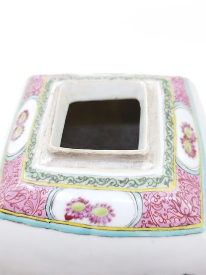 CHINA XIXth century

Green family

Covered...
