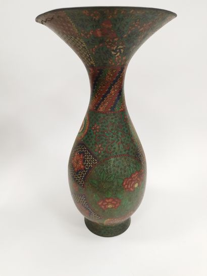 JAPON, époque MEIJI (1868-1912)

Paire de...