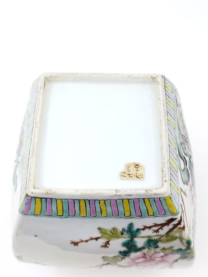 CHINA XIXth century

Green family

Covered...