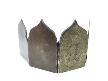 POLYPTIC with four leaves, travel icon, in...