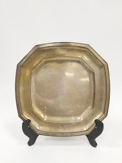 Tétard freres (1903)

Assiette de forme octogonale...