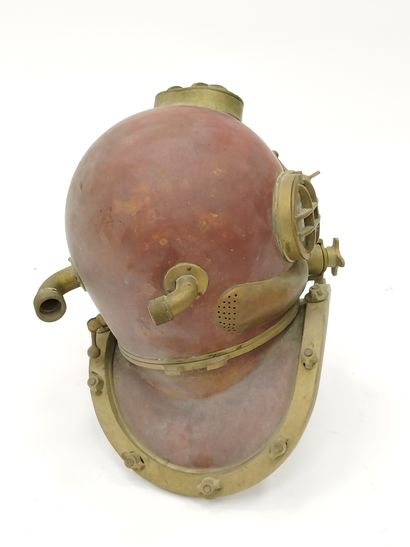 CASQUE DE SCAPHANDRE AMERICAIN MARK V

Date...