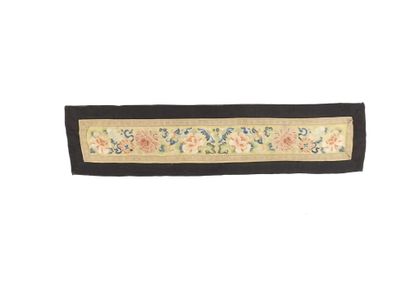 CHINA

Two decorative silk panels with gold...