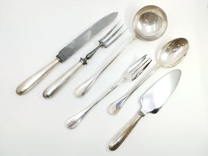 CHRISTOFLE Modèle perlé

Ménagère de couverts...