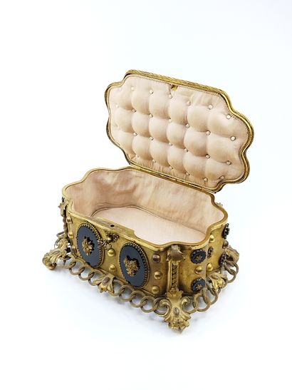 NICOLAS MORFAU

Large jewelry box in polylobed...