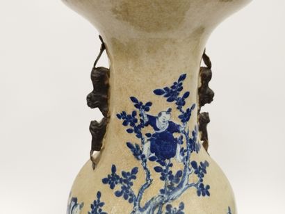CHINE XIXeme siècle

PAIRE de vases en porcelaine...