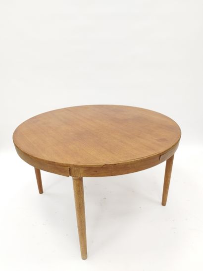 Harry OSTERGAARD pour la Randers Mobel Fabrik

Table...