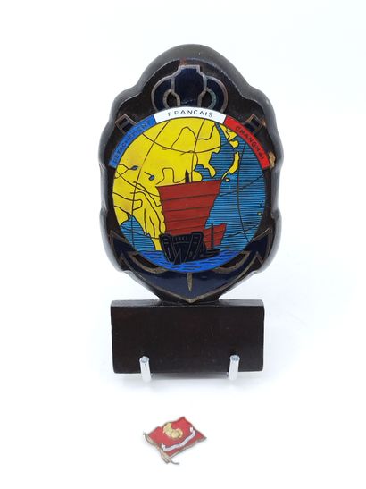 VIETNAM

Polychrome enamel military plate...
