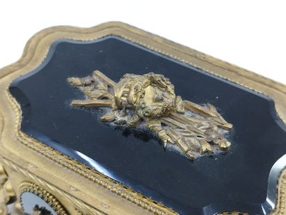 NICOLAS MORFAU

Large jewelry box in polylobed...