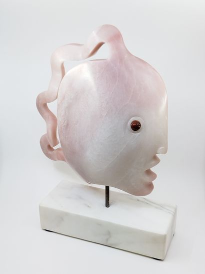 SCULPTURE EN QUARTZ ROSE

Representant un...