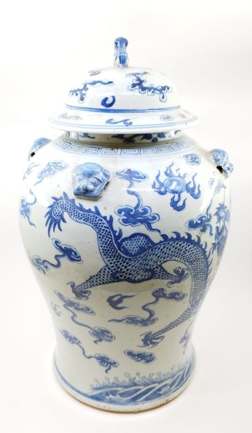 CHINE XIXeme siècle

Grand pot couvert en...