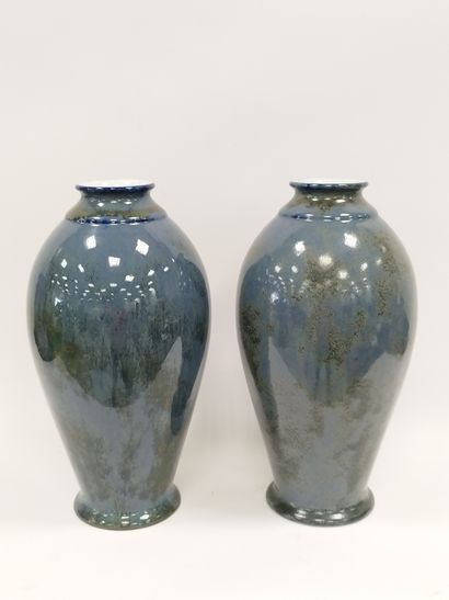 SEVRES Moderne

Paire de vases en céramique...