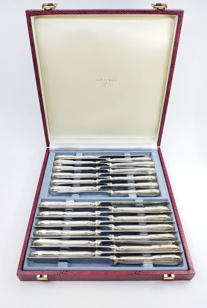 YVETOT

Coffret à couteaux en métal argenté...
