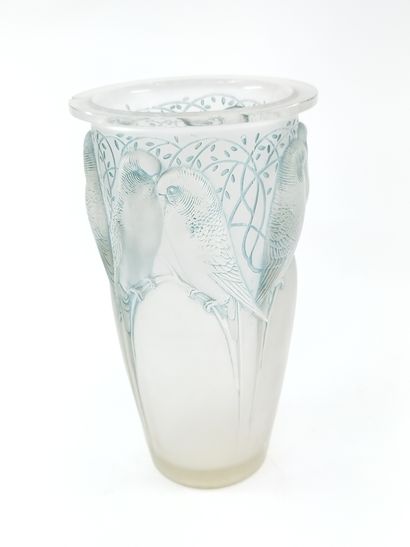 R.LALIQUE (1860-1945)

Vase Ceylan à décor...