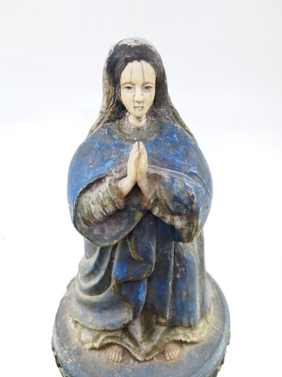 VIRGIN in wood carved in the round, polychromed...