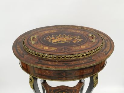 JARDINIERE de forme ovale en bois de placage,...