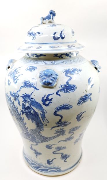 CHINE XIXeme siècle

Grand pot couvert en...
