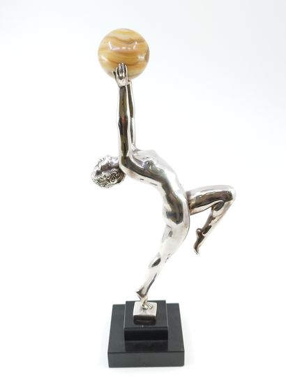 MAX LE VERRIER (1891-1973)

Joueuse au ballon

Sphère...