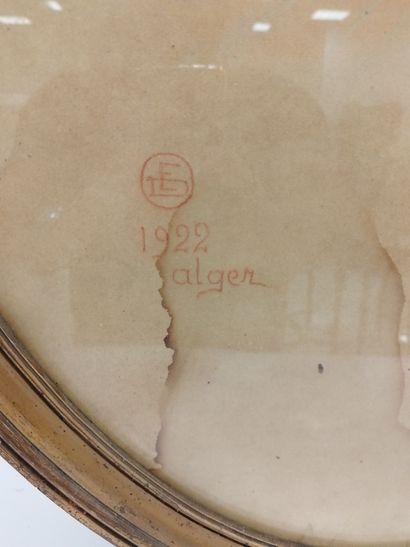 ED 1922 Alger

Portrait sur pied de trois...