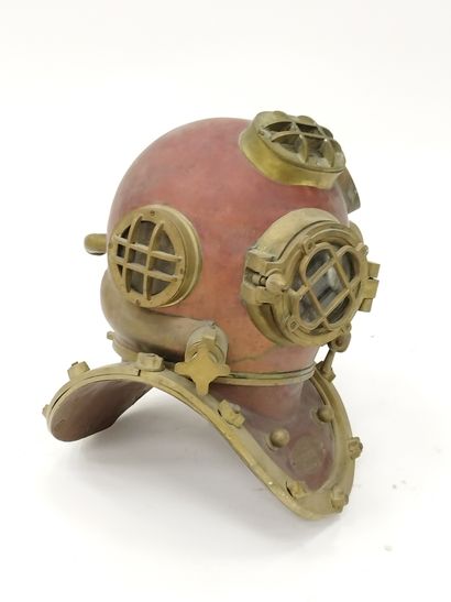 CASQUE DE SCAPHANDRE AMERICAIN MARK V

Date...