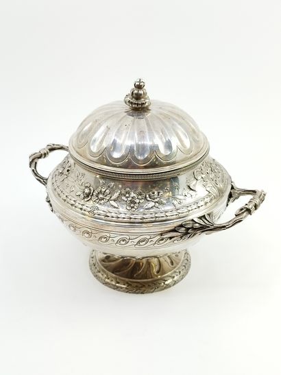 SUCRIER en argent de style Louis XV à deux...