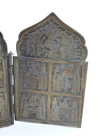 POLYPTIC with four leaves, travel icon, in...