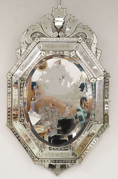IMPORTANT MIROIR VENITIEN octogonal en verre...