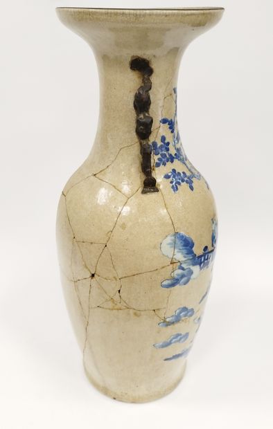 CHINE XIXeme siècle

PAIRE de vases en porcelaine...