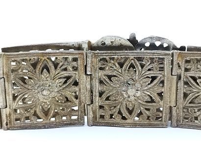 NORTH AFRICA

Articulated belt, openwork,...