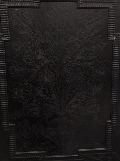 Dutch cabinet in blackened pearwood

Opening...