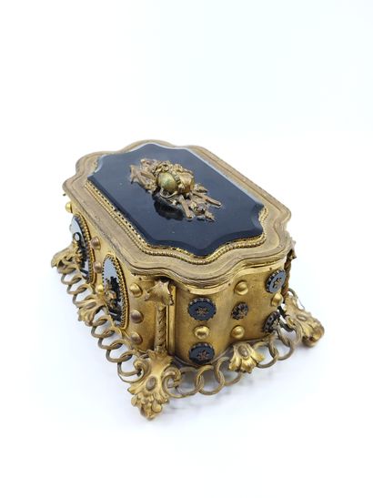 NICOLAS MORFAU

Large jewelry box in polylobed...