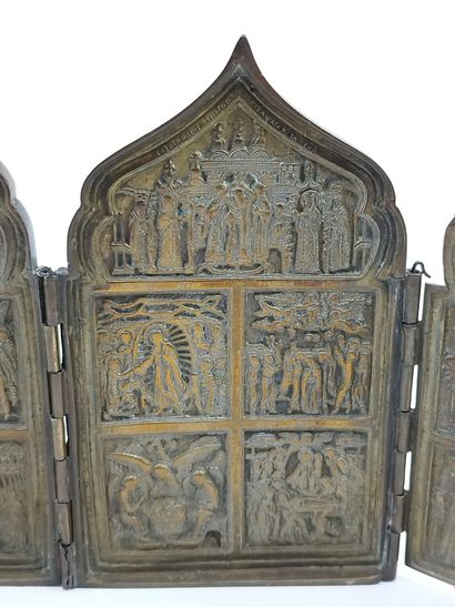 POLYPTIC with four leaves, travel icon, in...
