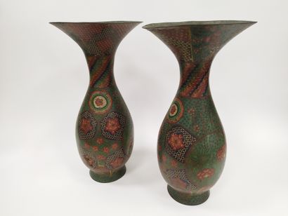 JAPON, époque MEIJI (1868-1912)

Paire de...