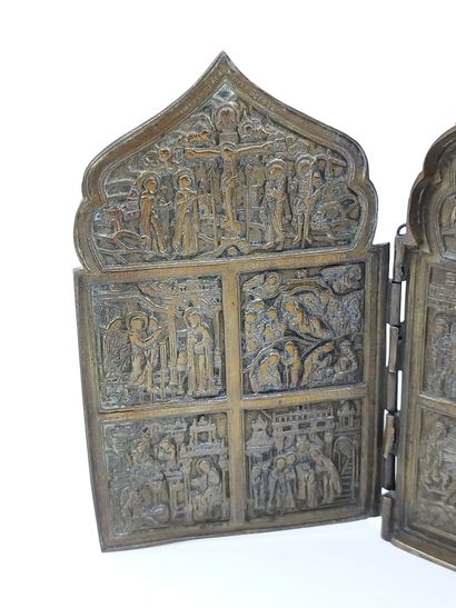 POLYPTIC with four leaves, travel icon, in...